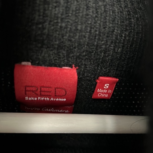 Saks fifth Ave cashmere turtle neck sweater small - Picture 2 of 3